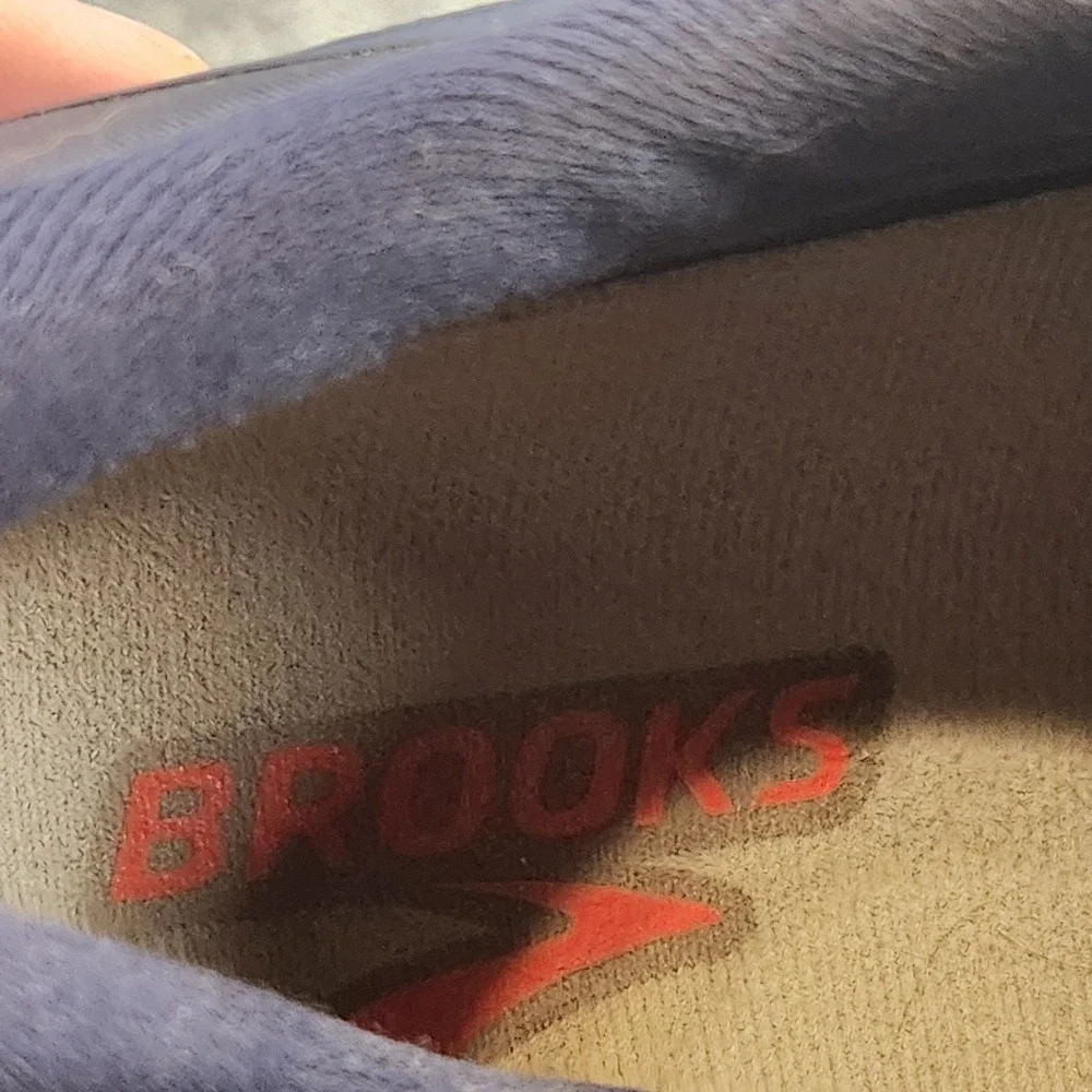 Brooks Shoes Mens 9.5 Wide 2E Black Adrenaline GTS 22 Running Sneaker